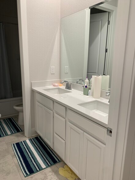 Building Photo - 631 Periwinkle Dr