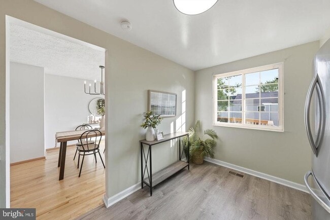 Building Photo - 7619 Nutwood Ct