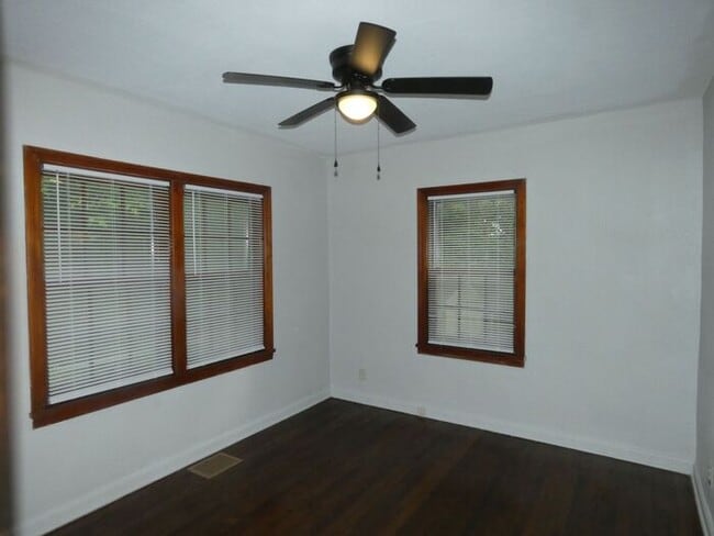 Building Photo - Riverside Home Ready to Lease-4701 N Green Hills Rd