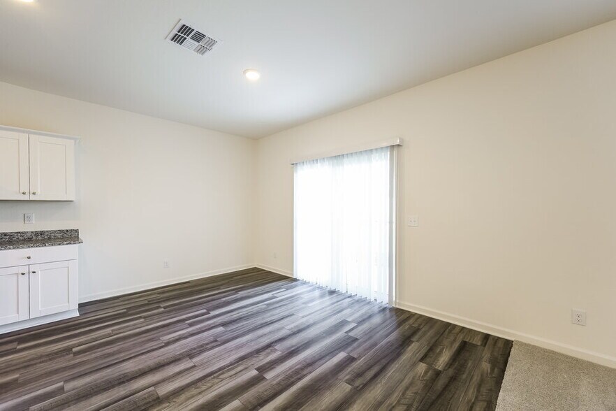 Building Photo - 5534 Bluebell Mdw