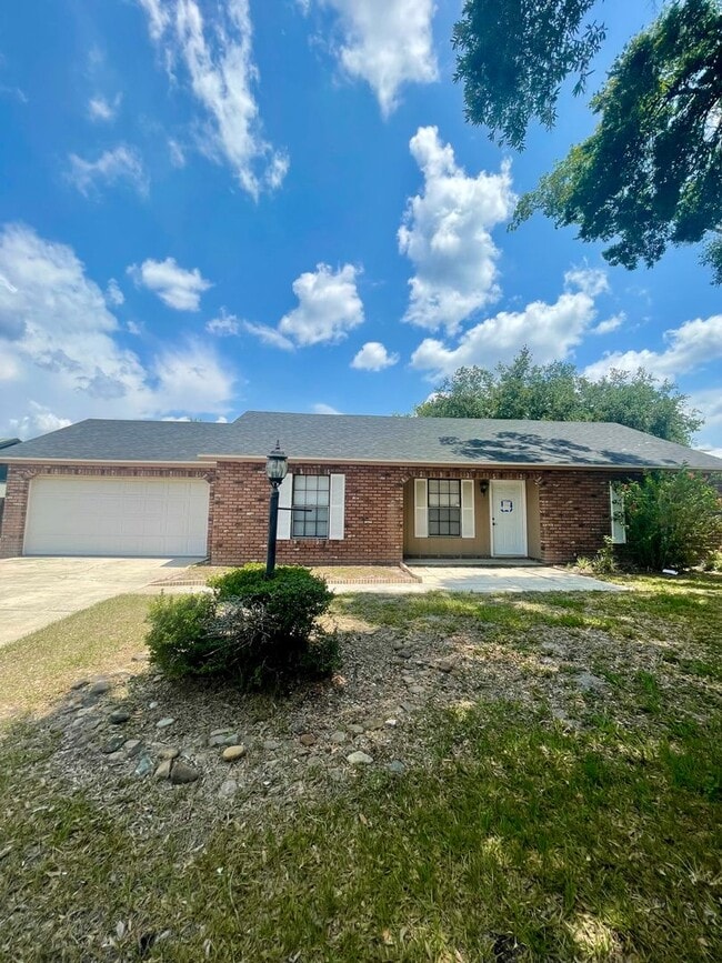 Building Photo - Renovated 3-Bed Home with Modern Upgrades ...
