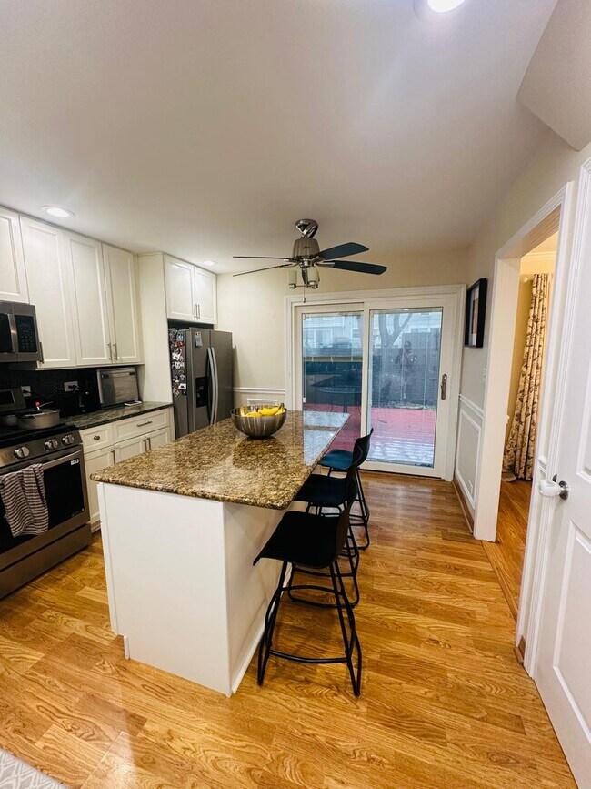 Building Photo - 2062 Danbury Pl