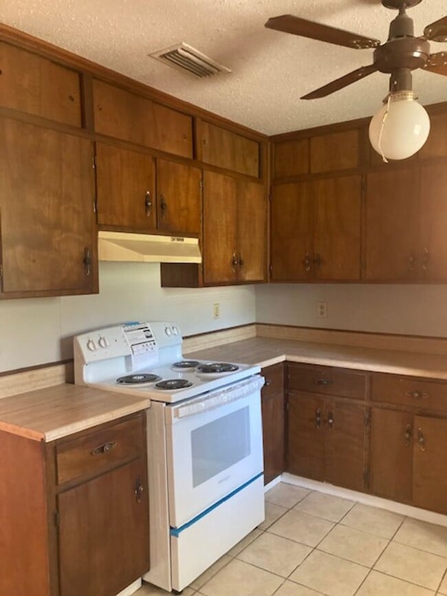 Building Photo - Moss Point 3 Bedroom