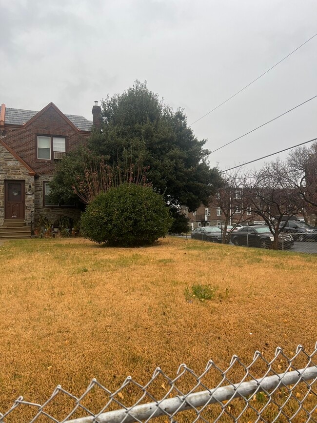 Building Photo - 3339 Oakmont St