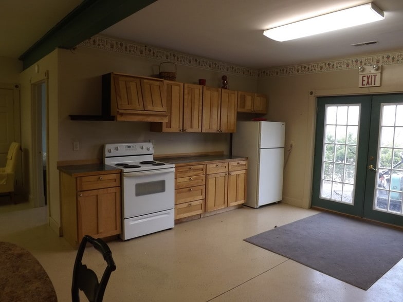 Kitchen - 11755 National Rd