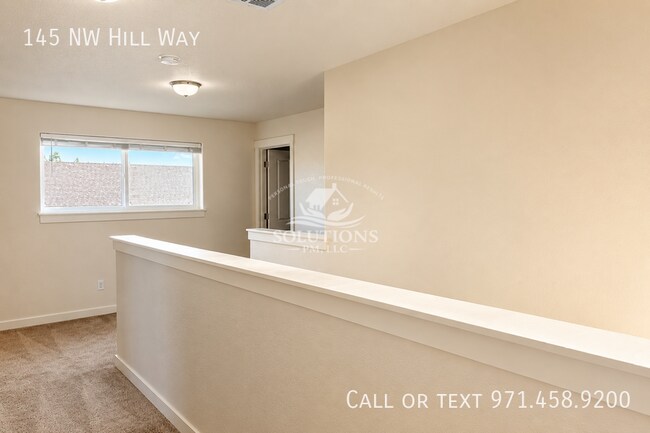 Building Photo - 145 NW Hill Way