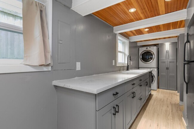 Building Photo - 5155