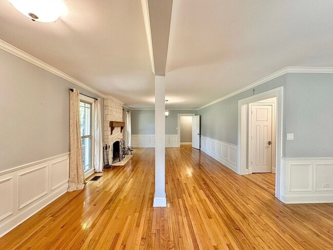 Building Photo - Spacious 4 Bedroom in the Heart of Tyler! Available Now!