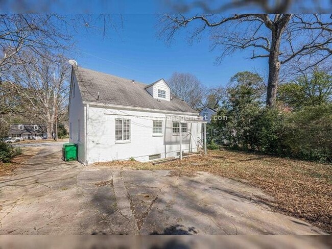 Building Photo - 1977 N Decatur Rd