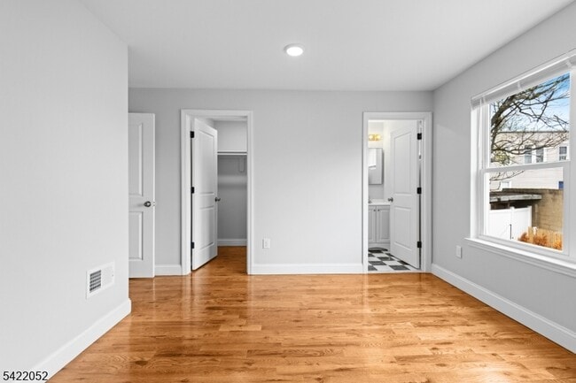 Building Photo - 19 Shaw Ave