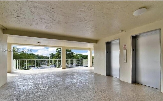 Building Photo - 3090 N Course Dr