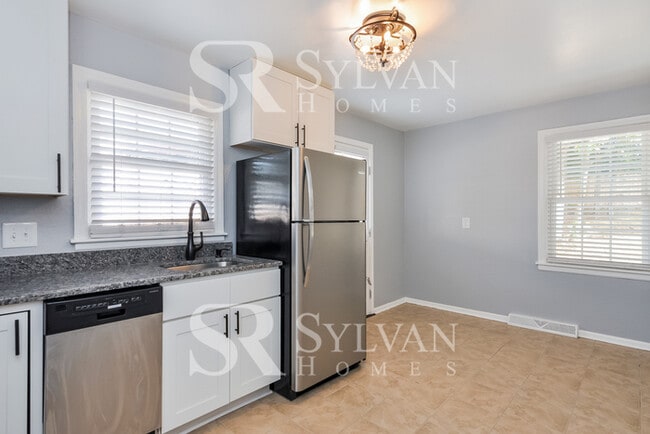 Building Photo - Enjoy living the good life in this 3 bedroom, 2.5 bathroom home