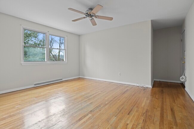 Building Photo - 4412 Falls Bridge Dr