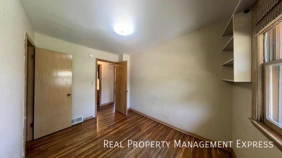 Building Photo - 4 Bedroom, 2 Bath Home in Sioux Falls