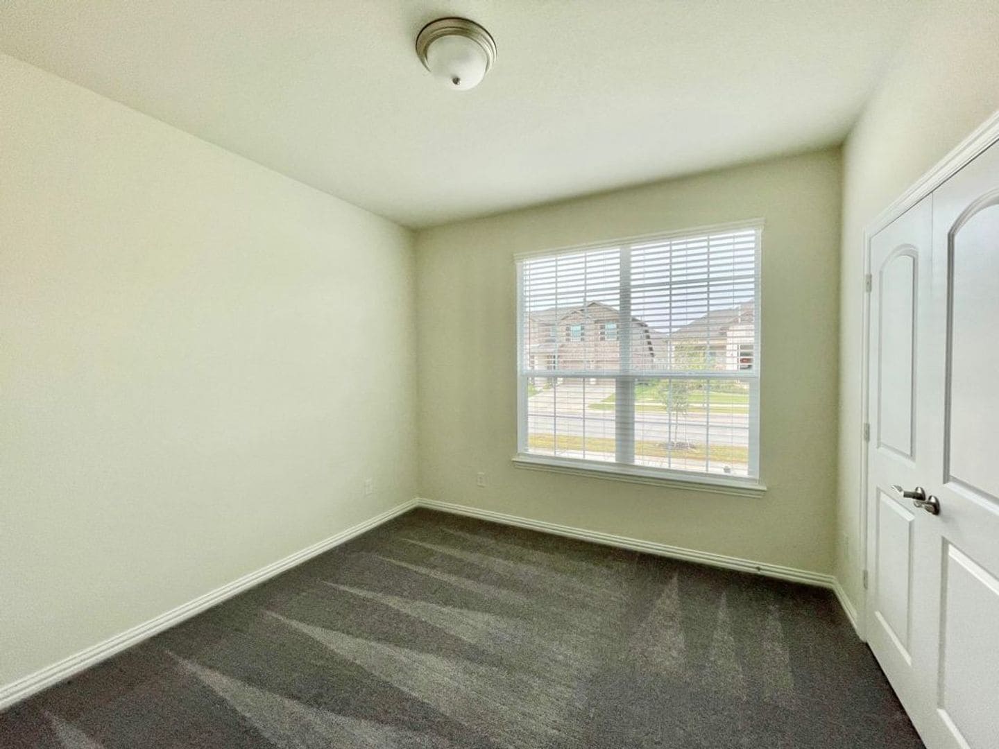 Building Photo - 2409 Rooster Ln