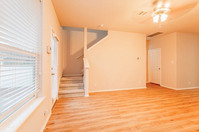Building Photo - Charming 3-Bedroom in Highland Park with P...