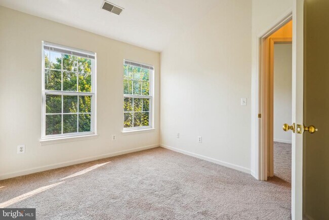 Building Photo - 11479 Carriage Gate Ct