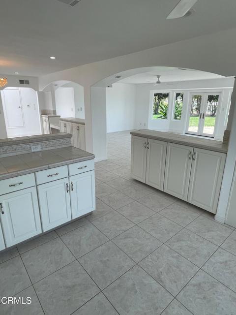 Building Photo - 1148 Colina Vista