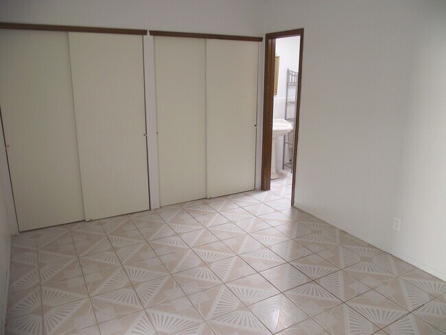 Building Photo - Northeast El Paso 3 bed with Bonus Room!