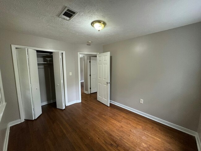 Building Photo - 140 Wildwood Cir