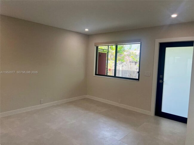 Building Photo - 3532 Thomas Ave