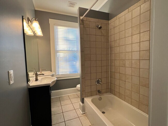 Building Photo - Beautifully refinished home!