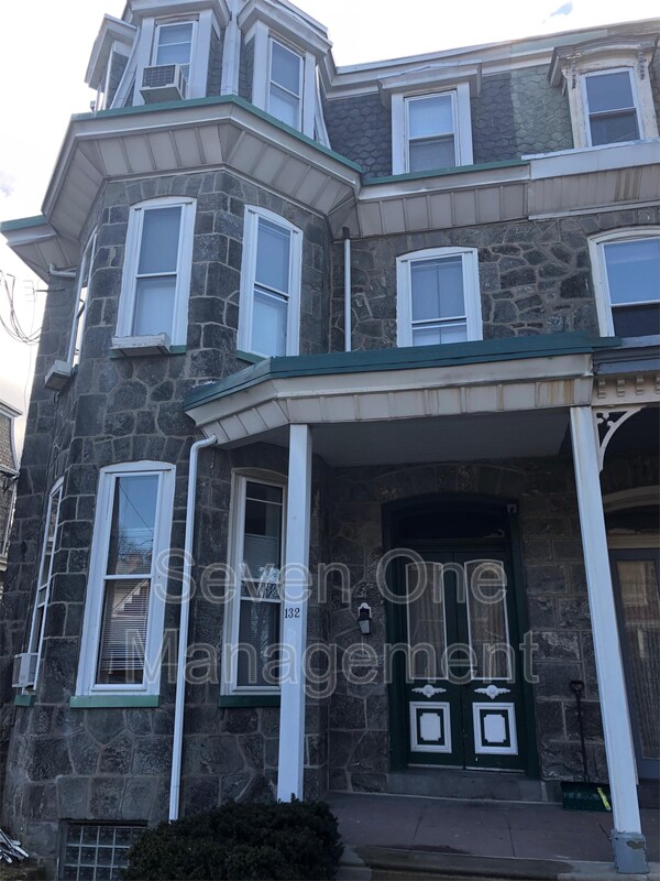 Building Photo - 132 Sumac St