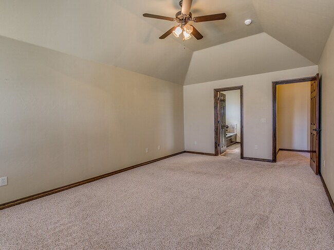 Building Photo - Highly Sought After Stonebridge Addition +...