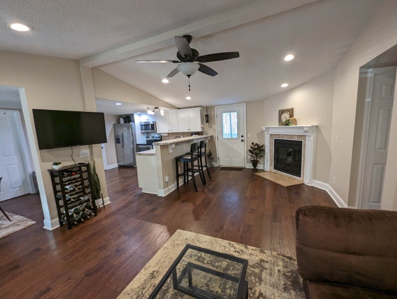 Building Photo - 213 Webb St