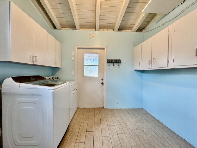 Building Photo - 1712 SW 5th St