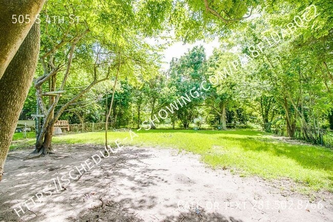 Building Photo - 505 S 4th St