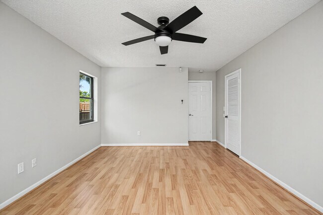 Building Photo - 7407 Silver Woods Ct