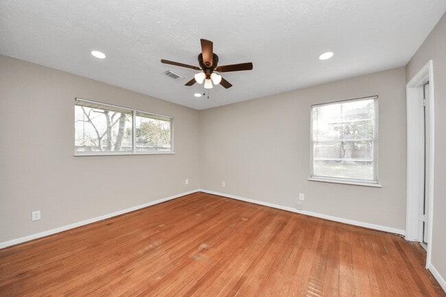 Building Photo - 7914 Marinette Dr