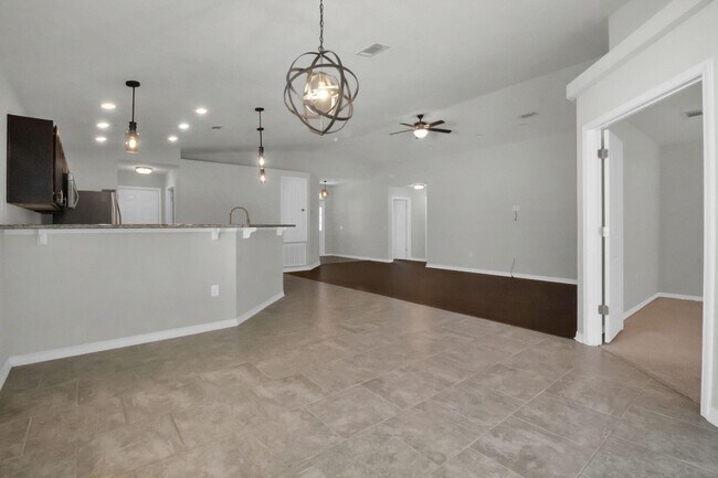 Building Photo - 8402 Island Dr