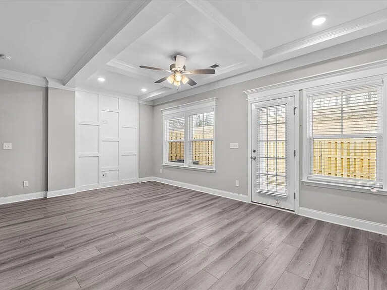 Building Photo - 1080 Linsmore Ave