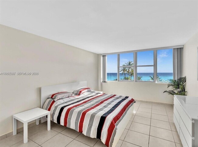 Building Photo - 3140 S Ocean Dr