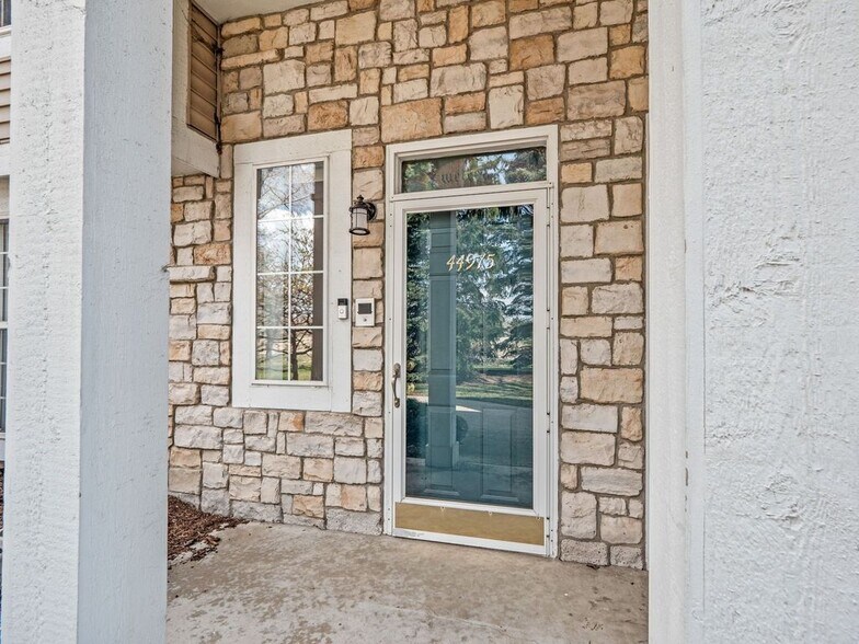 Building Photo - 44975 Marigold Dr