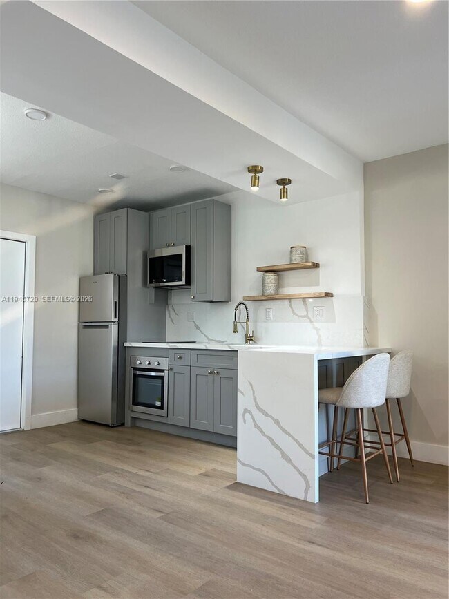 Building Photo - 1129 NE 111th St