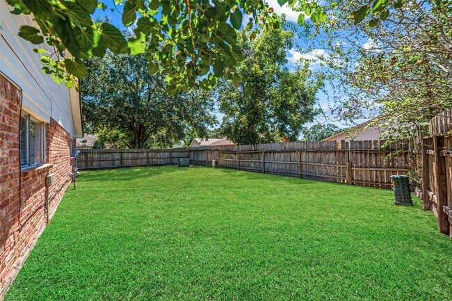 Building Photo - 1022 Sierra Shadows Dr