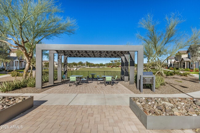 Building Photo - 2042 W Lariat Ln