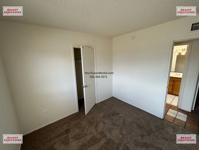 Building Photo - Tucson Blvd & Irvington Rd area - 4 Bedroo...