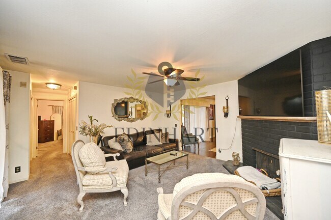 Building Photo - 360 E Terrace Ave