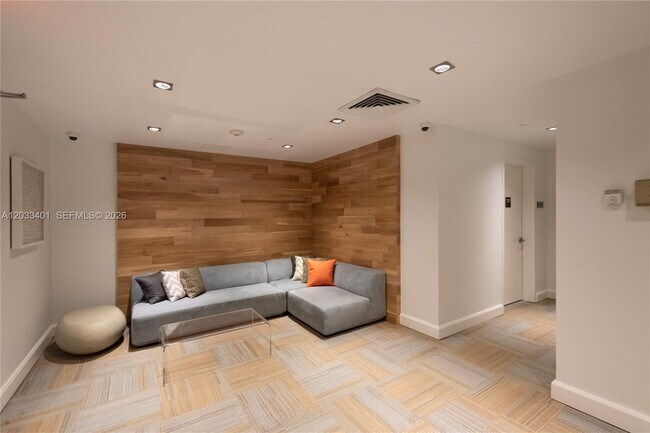Building Photo - 950 Brickell Bay Dr