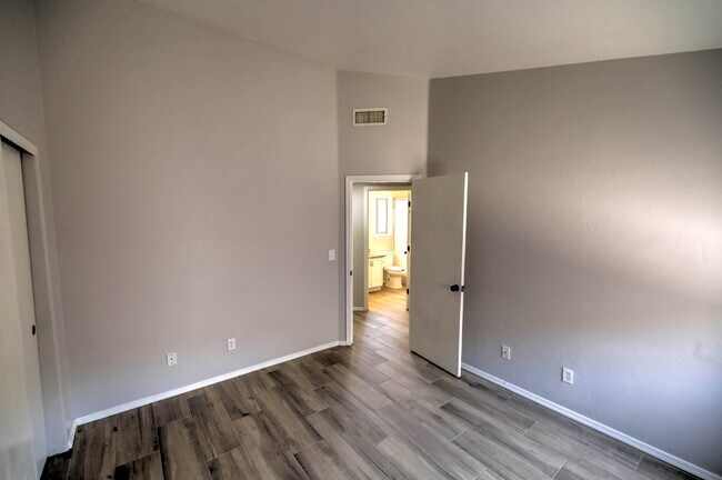 Building Photo - Smart East Side 3 Bedroom Home with EV cha...