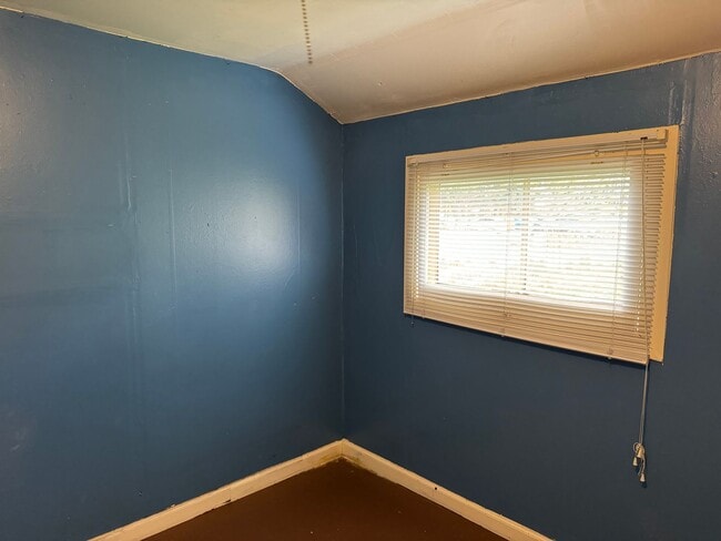 Building Photo - 1 bedroom 1 bath house