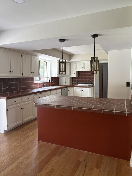 Building Photo - 10436 Edinburgh Dr