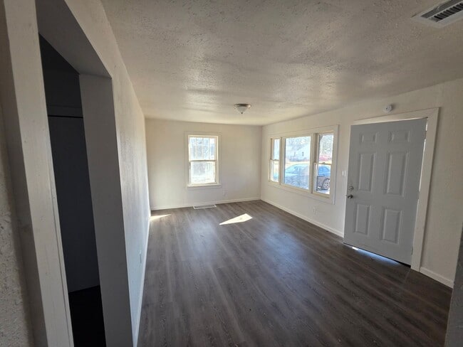 Building Photo - LIMITED TIME**1/2 OFF DEPOSIT**