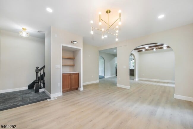 Building Photo - 2 New Mashipacong Rd