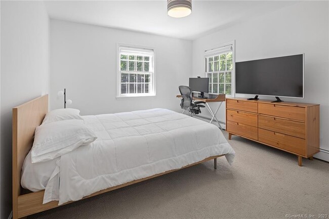 Building Photo - 33 Riverfield Dr