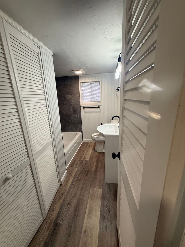 Building Photo - Springdale A